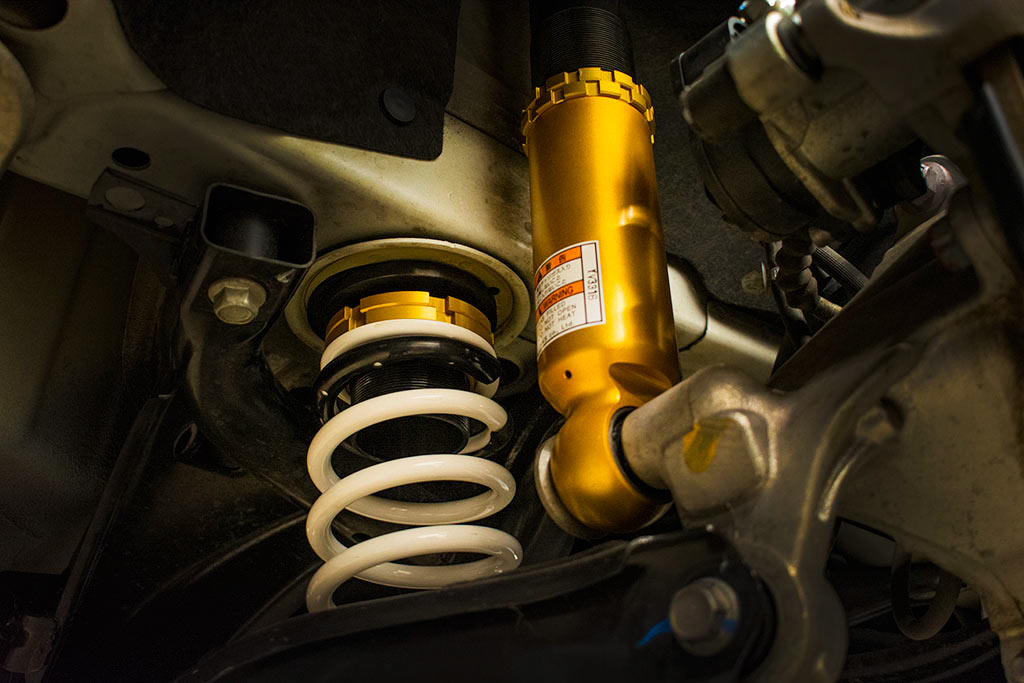 Як замінити амортизатор власноруч