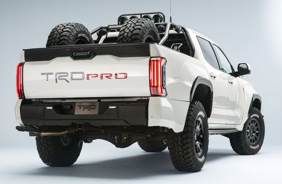 Задній вид на TRD Desert Chase Tundra деталі в Україні тюнінг посилені купити лебідку ціна Київ