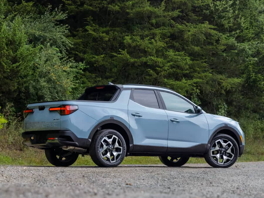 Вид сзади на Hyundai Santa Cruz Вид сзади на Hyundai Santa Cruz тюнинг купить в Украине цена кунг Киев