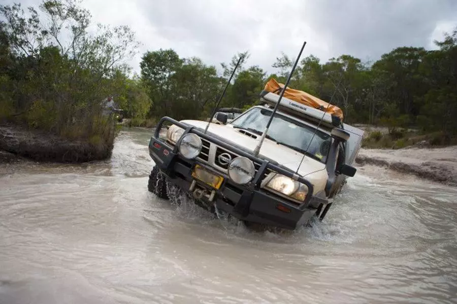 підготувати позашляховик до переходу через воду