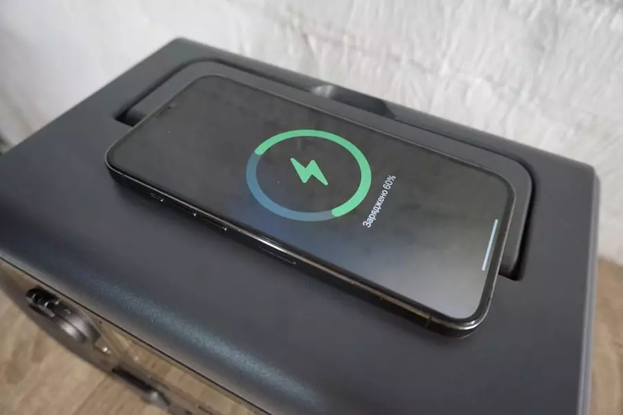 купити зарядну станцію з бездоротовою зарядкою