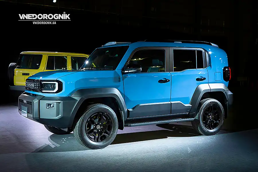 Official photo of the new Toyota Land Cruiser FJ at the Japan Mobility Show 2025: rugged design and compact ladder-frame construction.