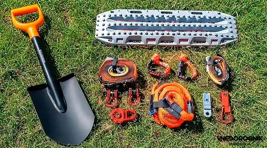 Стропи, трекшени та шекли, необхідні для офроуд-подорожей.