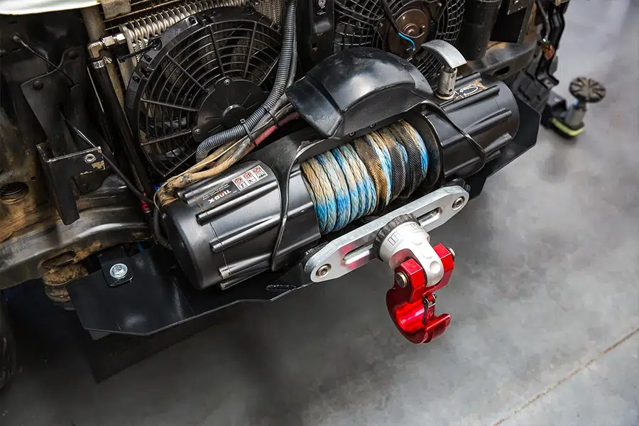 Установка лебедки на авто Монтаж автомобильной лебедки с усилением рамы