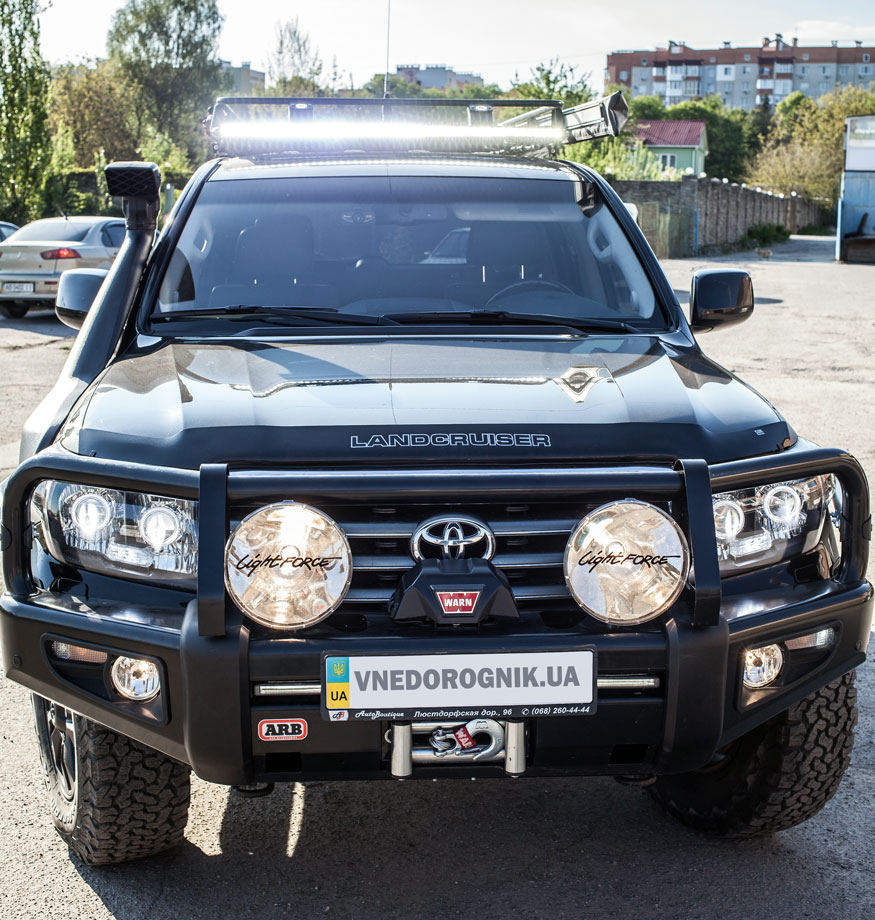 Тюнинг Тойоти ленд крузер 200 додатковою оптикою