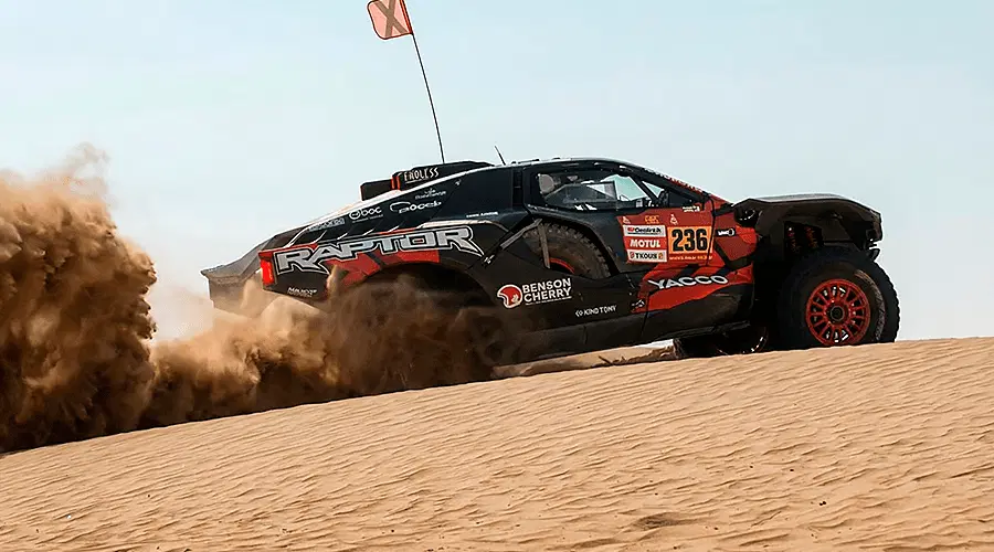 Ford Raptor підкорює піщані схили на гонки дакар Тріумфальний виступ заводських Ford Raptor у пустелі: демонстрація витривалості та швидкості, що дозволила команді здобути переможний дубль на вирішальних етапах марафону.