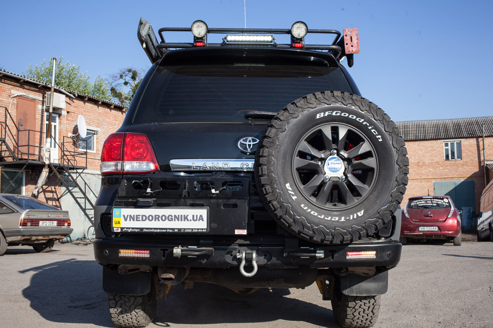 Задний бампер на Toyota LC200 2007-2015 KIT200R-S-JC