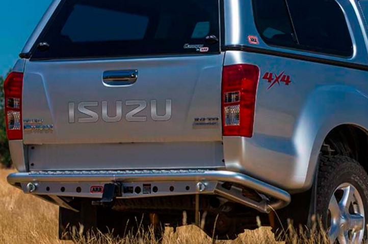 Задний силовой бампер ARB Isuzu D-Max с интегрированным фаркопом купить в Украине со скидкой
