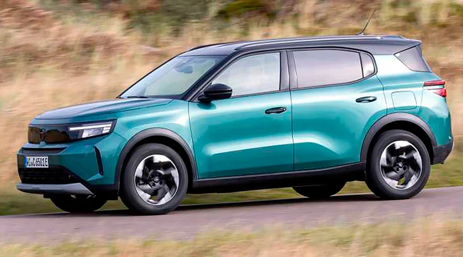 Вид Opel Frontera 2026 сбоку, демонстрирующий клиренс и длину кузова