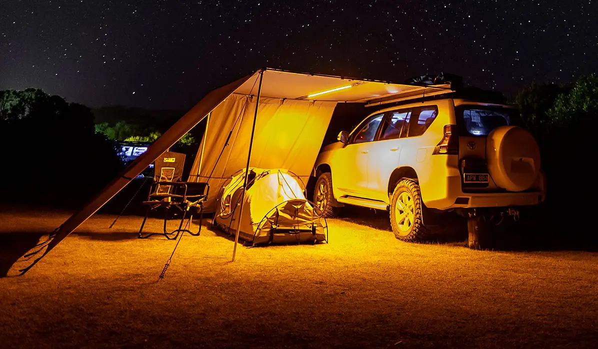 Свет фонаря у автомобиля