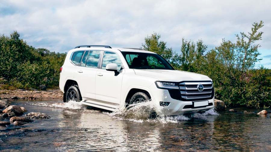 Toyota Land Cruiser против препятствий