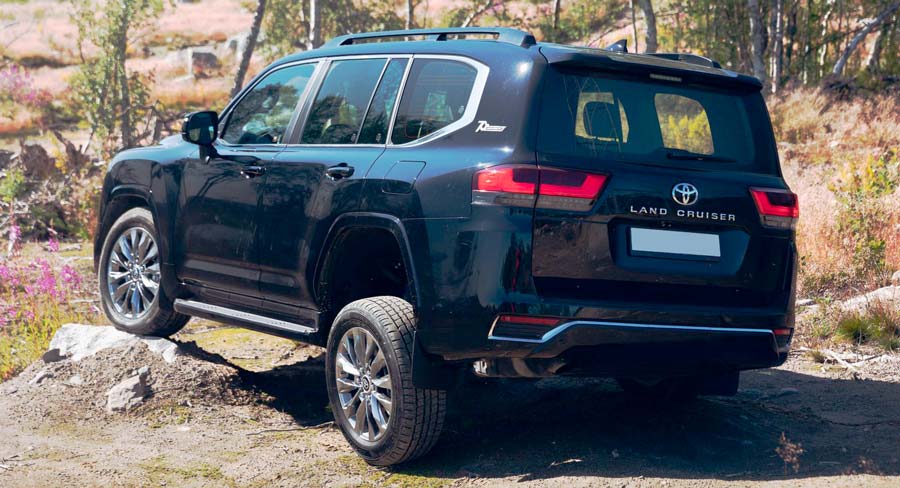 Toyota Land Cruiser 300 на внедорожье обзор