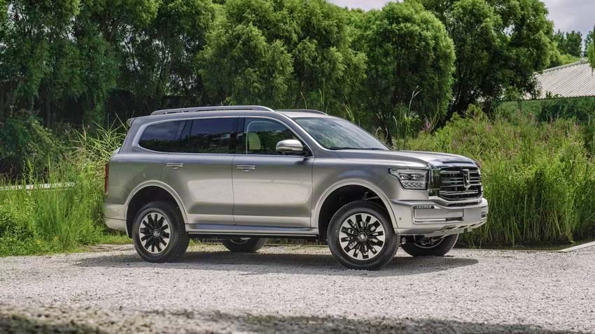 Габариты нового внедорожника Tank 600 по сравнению с Toyota LC 300