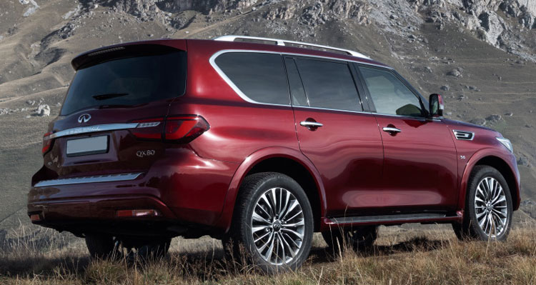 Задняя часть обновленного QX80 презентация в мире