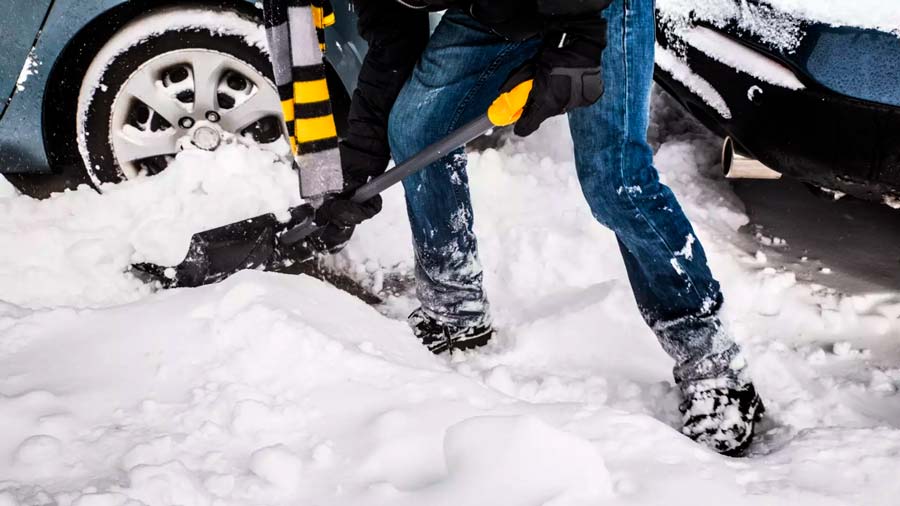 Надійна алюмінієва лопата Fiskars для офроуд купити в Україні