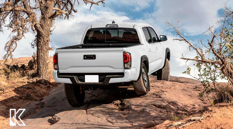 Пикап Toyota Land Cruiser 300 купить запчасти в Украине