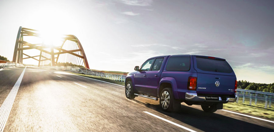 Пікап з кунгом Road Ranger на авомагістралі купити кунг в Україні дешево