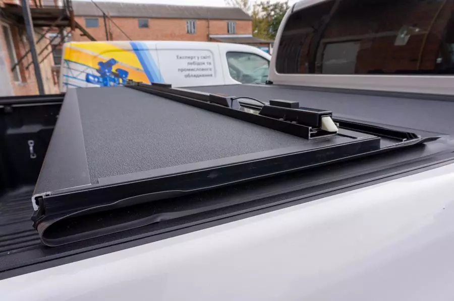 Купити кришку кузова BAK для Toyota Hilux від 2015 MX4 в Україні Вінниця