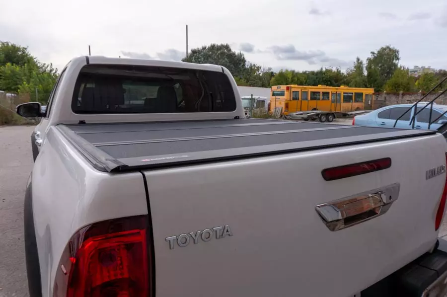 Купити кришку кузова BAK для Toyota Hilux від 2015 MX4 в Україні Києві