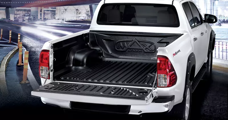 Пластиковий захист з заходом під борт Toyota HiluxD/C 2016+ від Maxliner