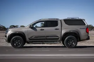 Кунг на VW Amarok 2023+ з вікнами - Maxliner білий 2E2E