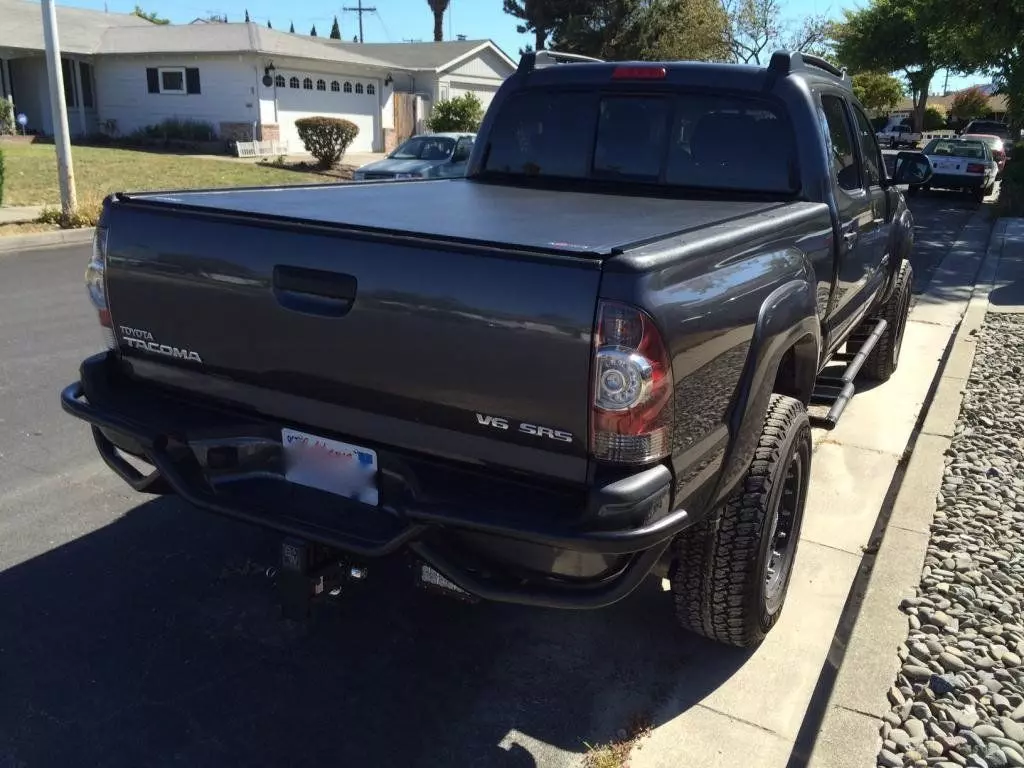 Ролет Roll N Lock для Toyota Tacoma M-Series