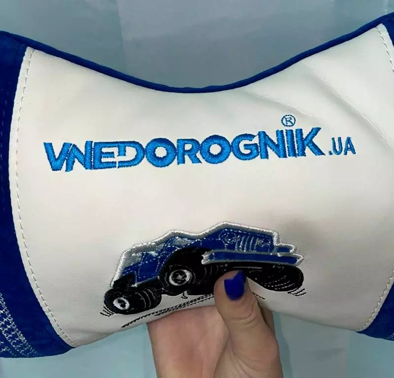 Pillow under the head on the head restraint Vnedorognik