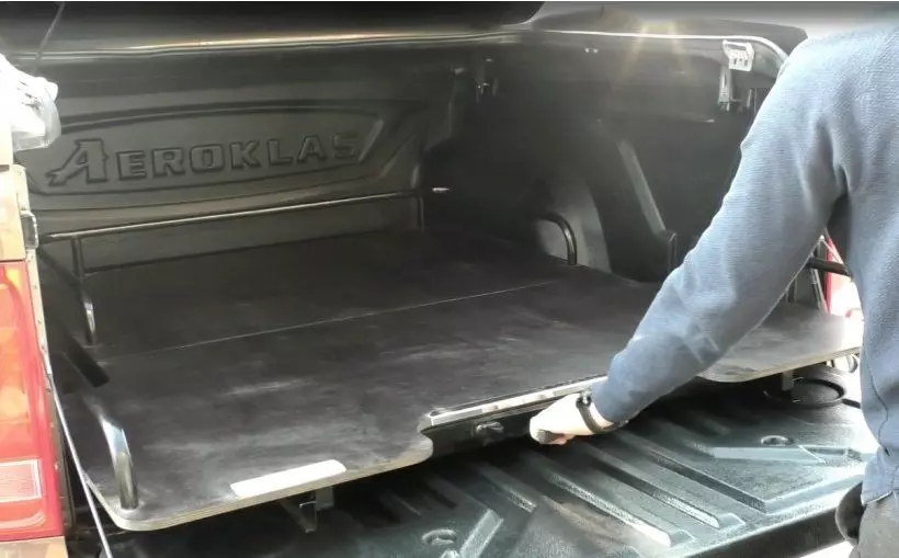 Выдвижной поддон в кузов Getlander