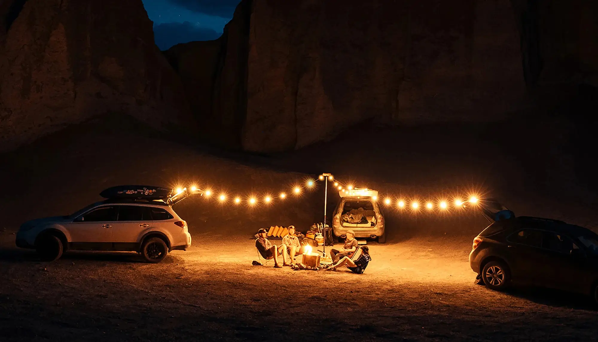 BioLite Solar String Lights біля авто
