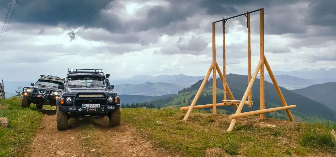 Джипінг на горі